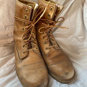 VINTAGE TIMBERLAND BOOTS